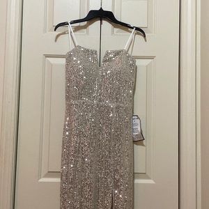 Silver shimmery strapless slit prom Dress never worn, size 11/12,still has tag